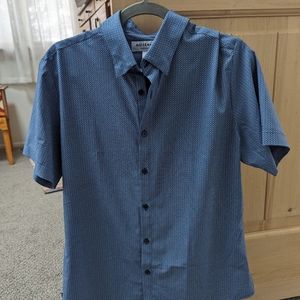 Mizzen & Main short sleeve shirt